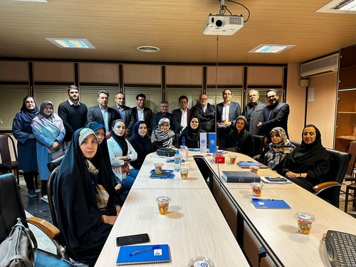 کارآفرینی در داروسازی؛ تبیین راهبردهای ایجاد و توسعه کسب‌ و کارهای نوآورانه در ژورنال کلاب تخصصی